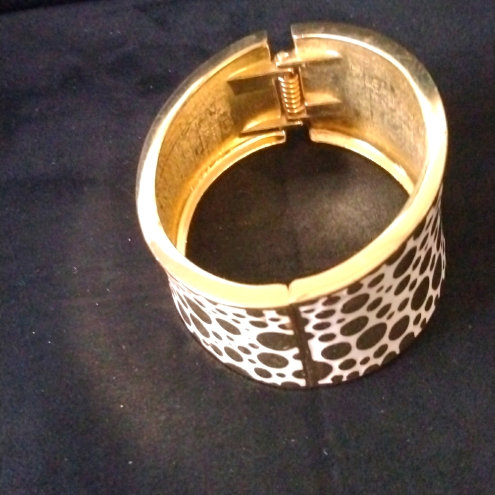 Cuff bracelet - Picture 2 of 2